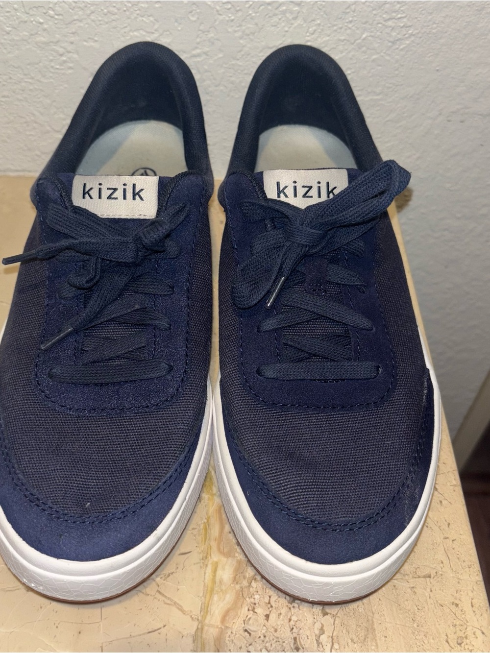 KIZIK Unisex Prague Dusk Blue Hands Free Sneakers Men’s 7.5 Women’s 9 EUC